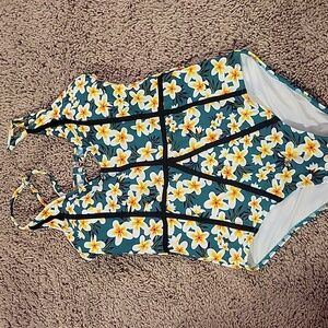 Cupshe One Piece Swimsuit size xs Green Floral